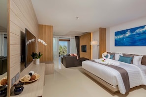 Free minibar items, in-room safe, desk, iron/ironing board - Kudo Hotel (Patong)