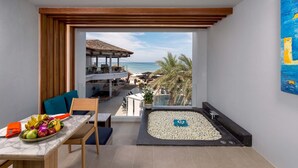 A balcony with a view of a beach and a pool area. - Kudo Hotel (Patong)