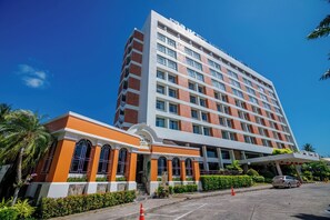 Exterior - Phuket Merlin Hotel (Phuket)