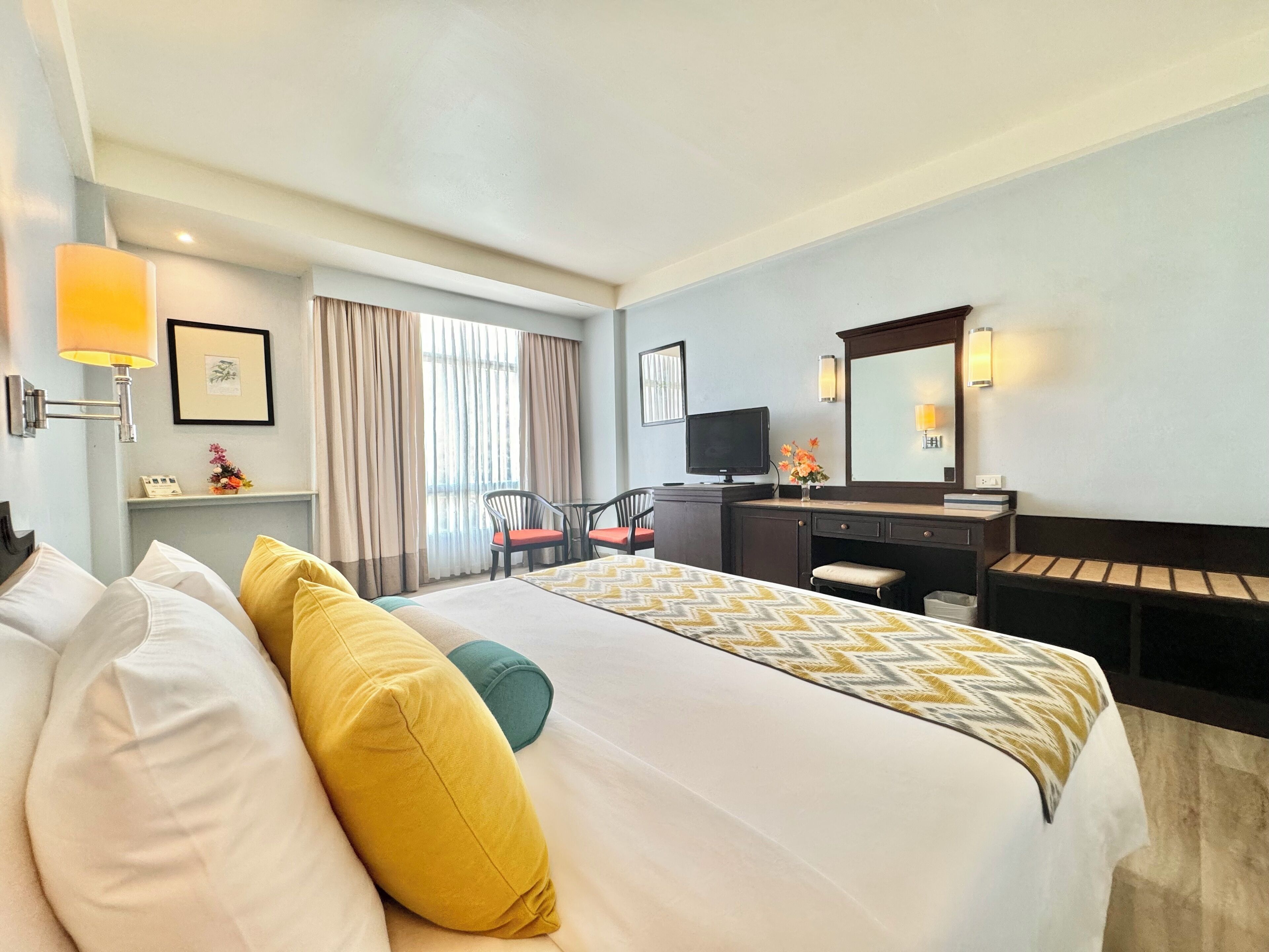 Phòng Deluxe | Két bảo mật tại phòng, màn/rèm cản sáng 