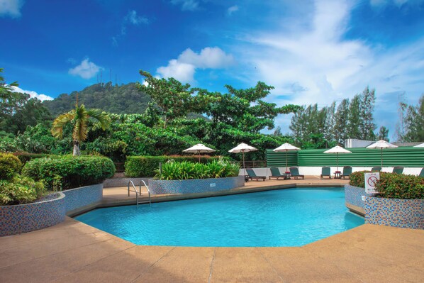 Outdoor pool - Phuket Merlin Hotel (Phuket)