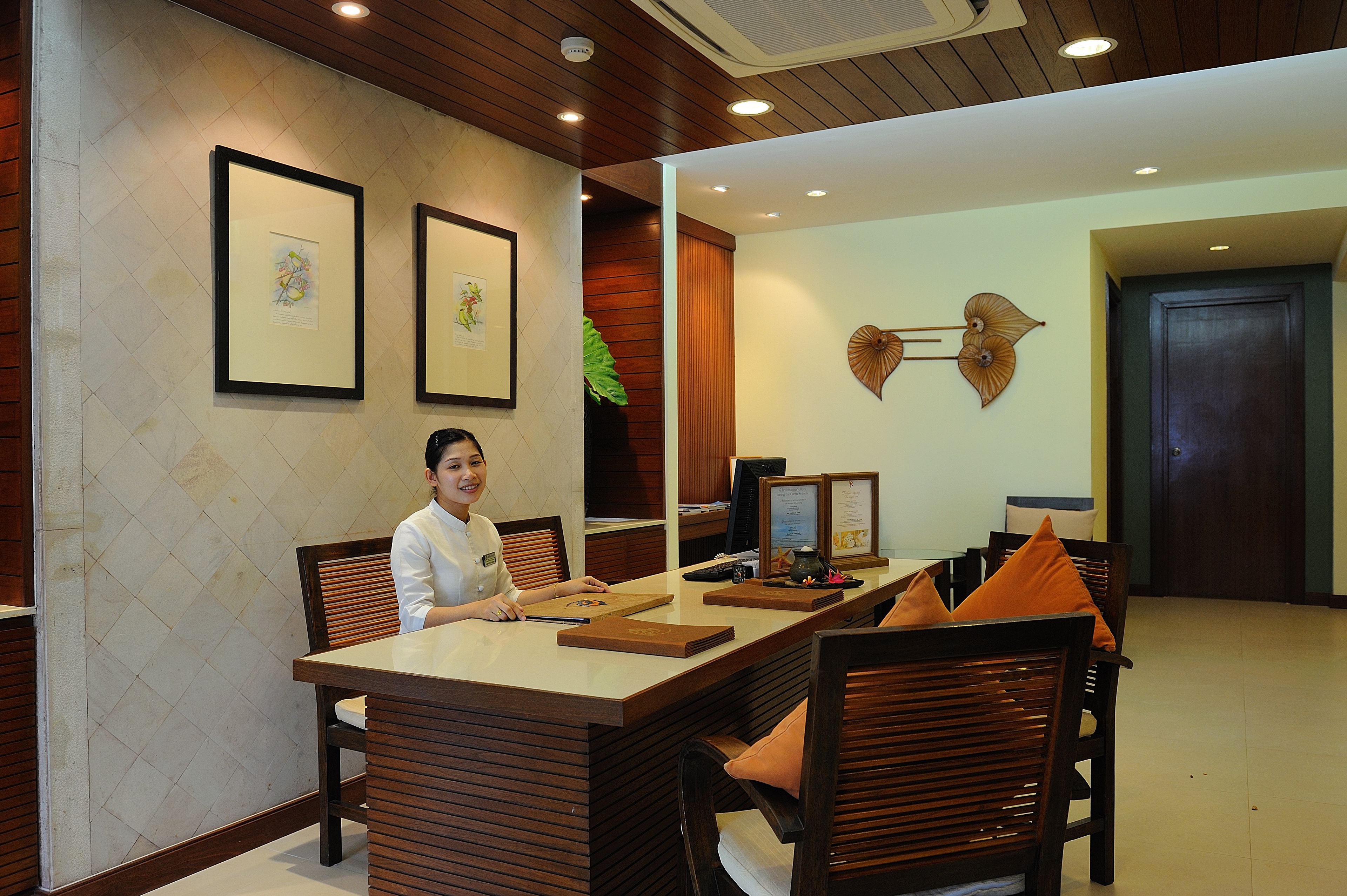 couples treatment room(s), sauna, hot tub, body treatments, aromatherapy