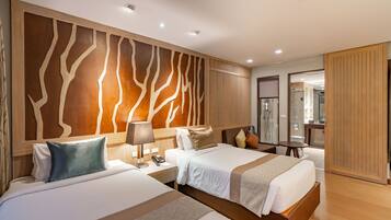 Deluxe Twin Room | Minibar, in-room safe, desk, iron/ironing board