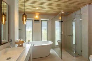 One Bedroom Pool Villa | Bilik Mandi | Kelengkapan dandanan diri mesra alam, pengering rambut, selipar 