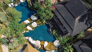 4 Außenpools, Sonnenschirme, Liegestühle