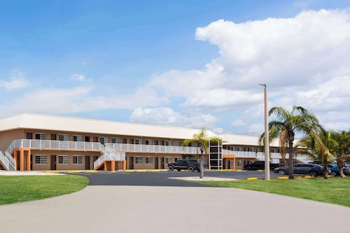 Travelodge Suites by Wyndham Lake Okeechobee