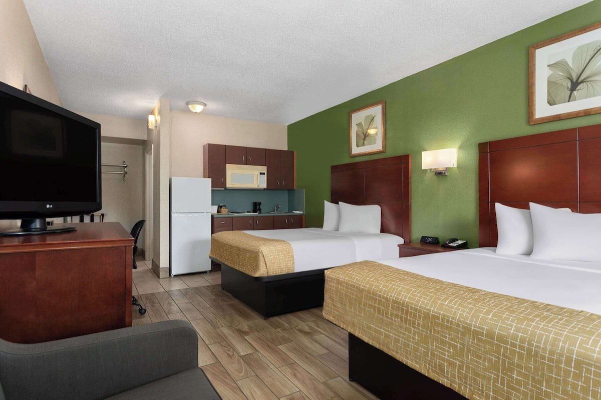 Iron/ironing board, free WiFi, bed sheets, alarm clocks