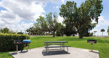 Travelodge Suites by Wyndham Lake Okeechobee