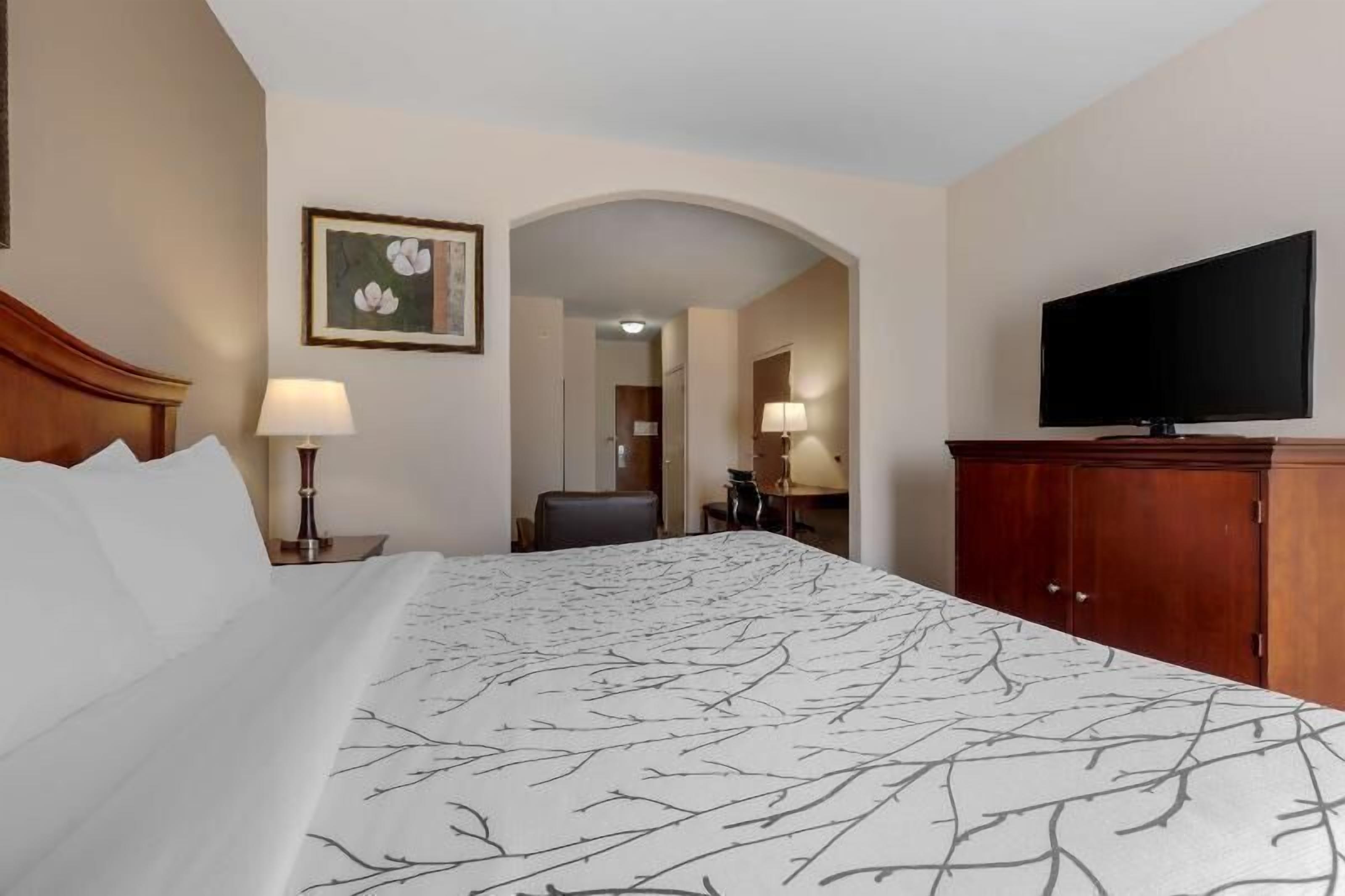 Pillowtop beds, in-room safe, desk, laptop workspace
