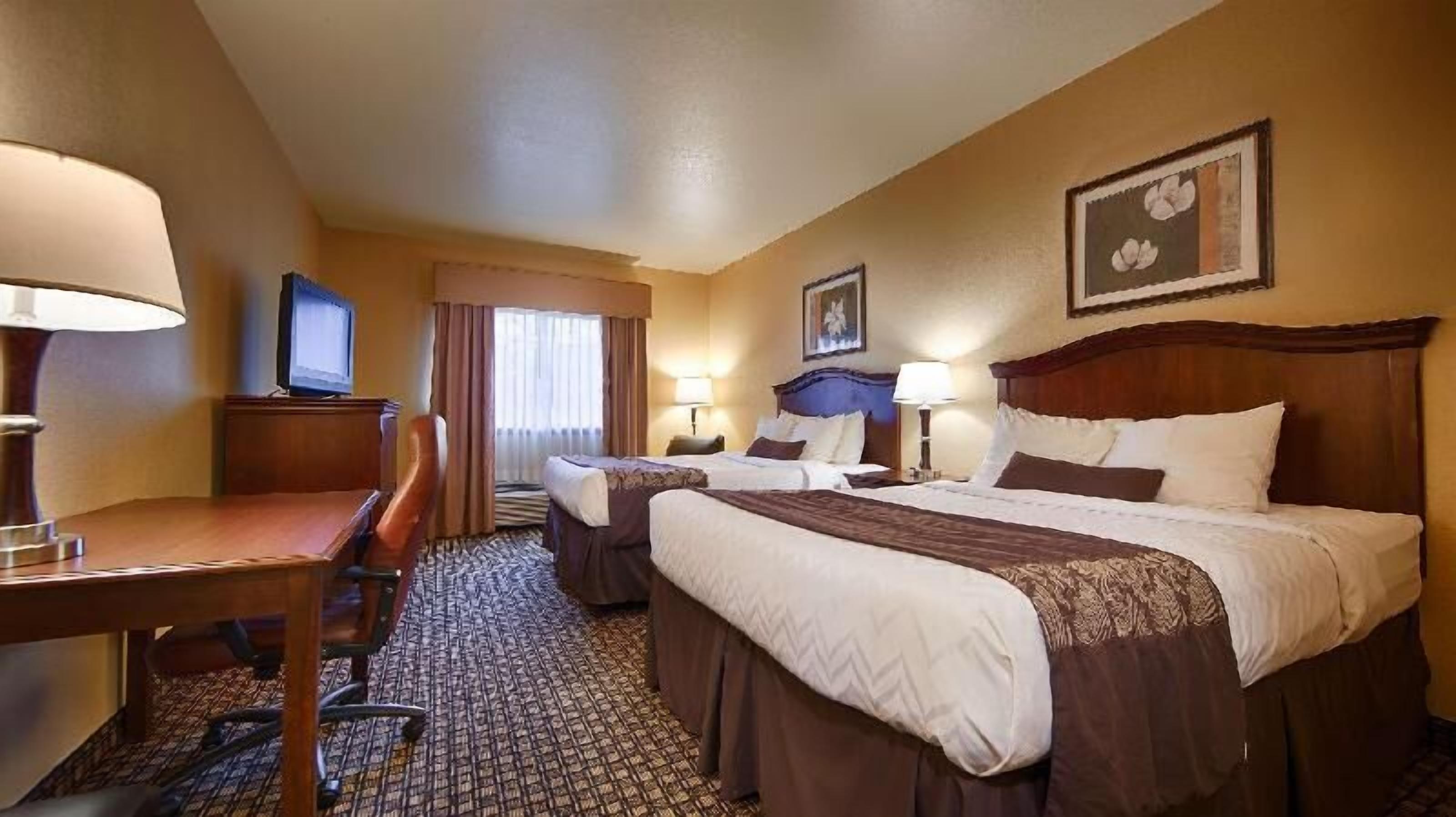 Pillowtop beds, in-room safe, desk, laptop workspace