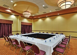 A conference room with a long table, chairs, and water bottles. - Embassy Suites Omaha-La Vista/Hotel & Conference Center (La Vista)