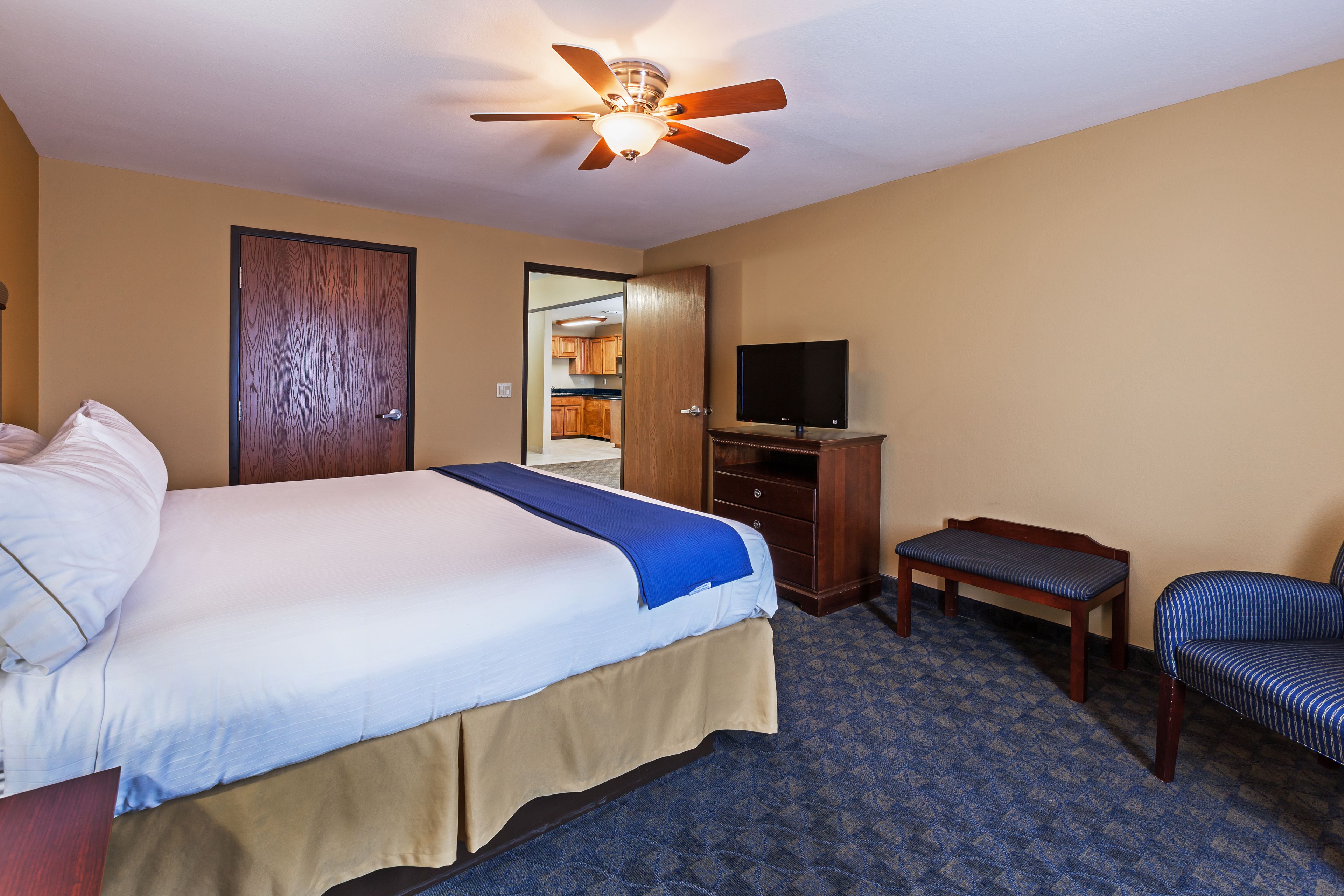In-room safe, desk, laptop workspace, iron/ironing board