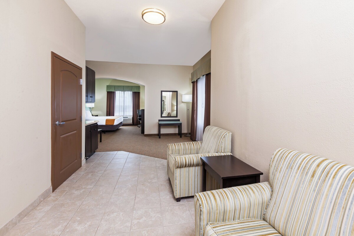Suite, 1 King Bed, Accessible (Comm, Mobil, Accessible Tub) | Premium bedding, desk, laptop workspace, iron/ironing board