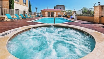 Outdoor pool, open 10 AM to 10 PM, sun loungers