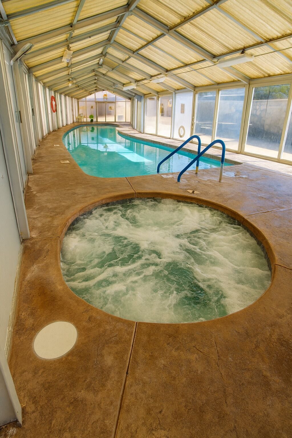 Indoor spa tub