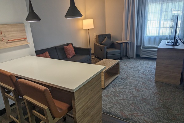 Premium bedding, desk, iron/ironing board, free WiFi