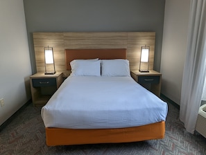 Suite estudio, 1 cama Queen size, con acceso para personas discapacitadas (Accessible Tub) | Ropa de cama de alta calidad y escritorio