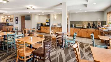 Desayuno de autoservicio incluido todos los días