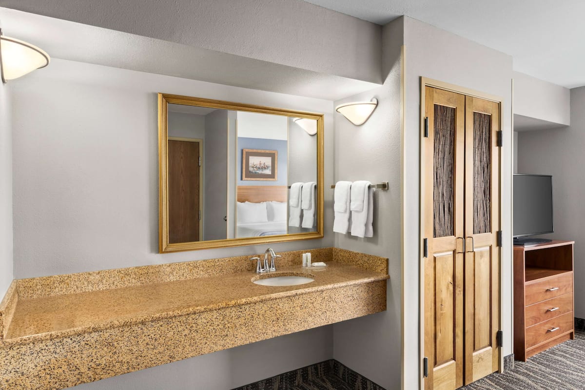 premium bedding, pillow-top beds, desk, blackout curtains