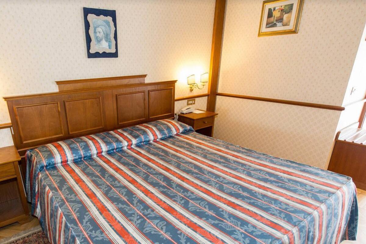 In-room safe, free WiFi, bed sheets