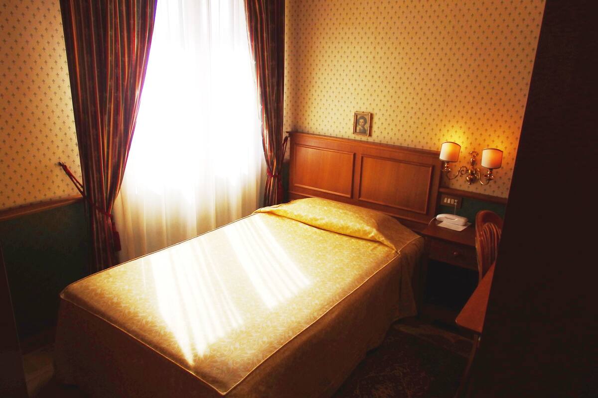 In-room safe, free WiFi, bed sheets