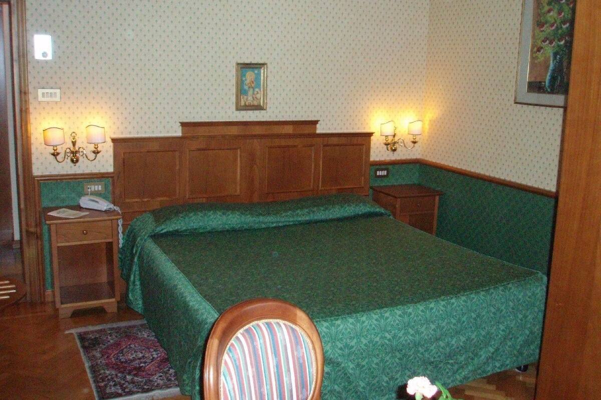 In-room safe, free WiFi, bed sheets