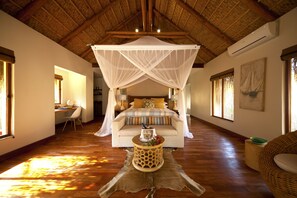 Infinity Beach Villas | Egyptian cotton sheets, premium bedding, minibar, in-room safe - Azura Benguerra Island (Benguerra Island)