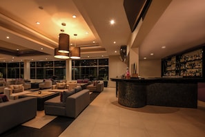 2 bars/lounges, 3 poolside bars, 2 beach bars