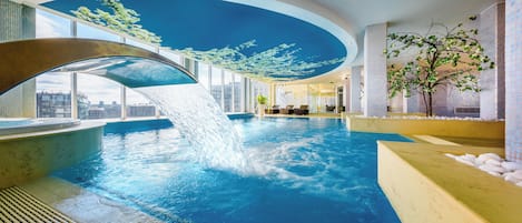 Indoor pool, sun loungers