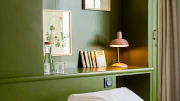 Premium bedding, desk, blackout drapes, soundproofing