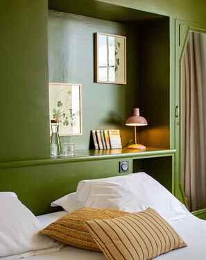 Ropa de cama de alta calidad, escritorio y cortinas blackout 