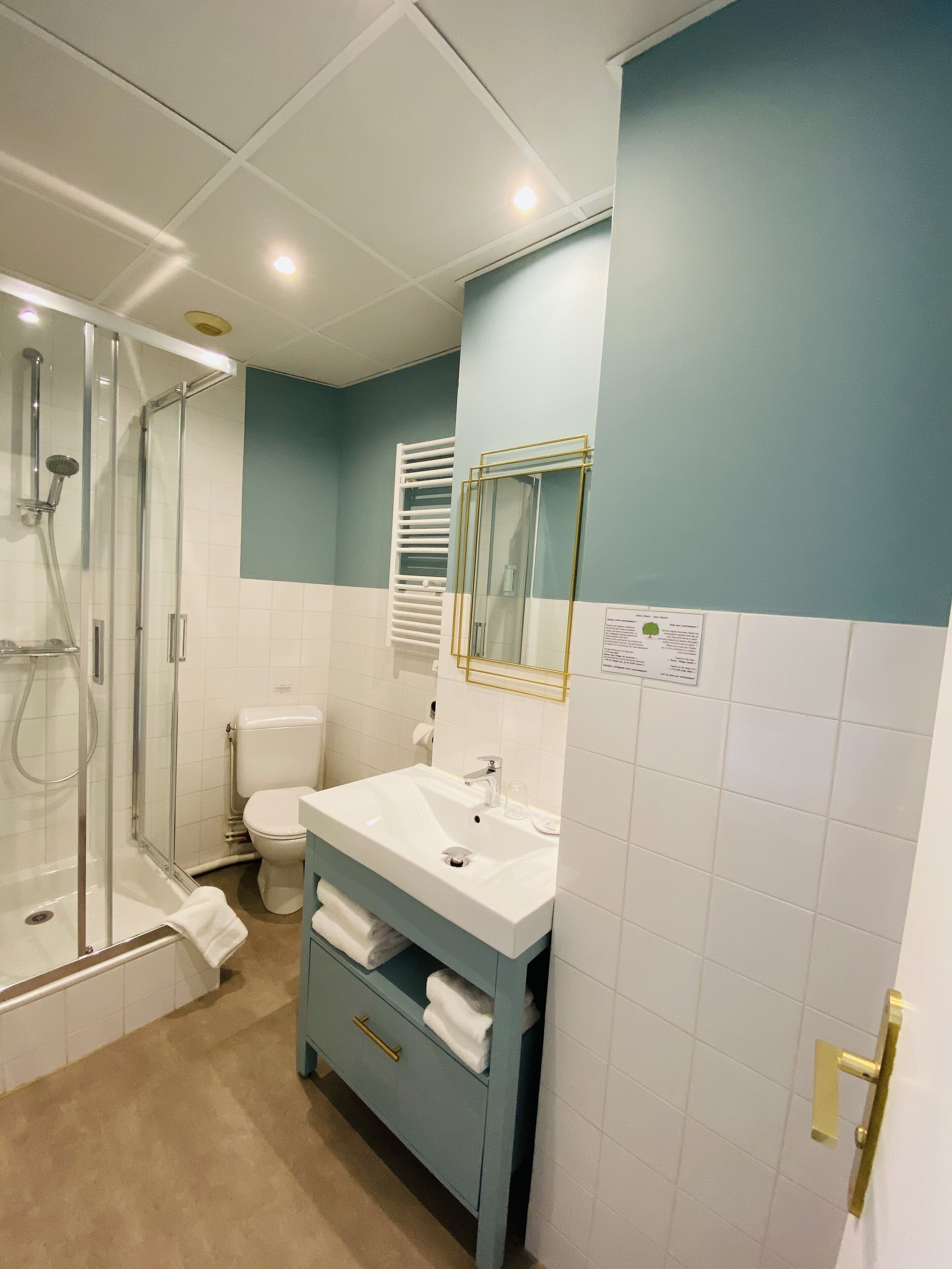 comfort double room | bathroom | free toiletries, hair dryer, towels