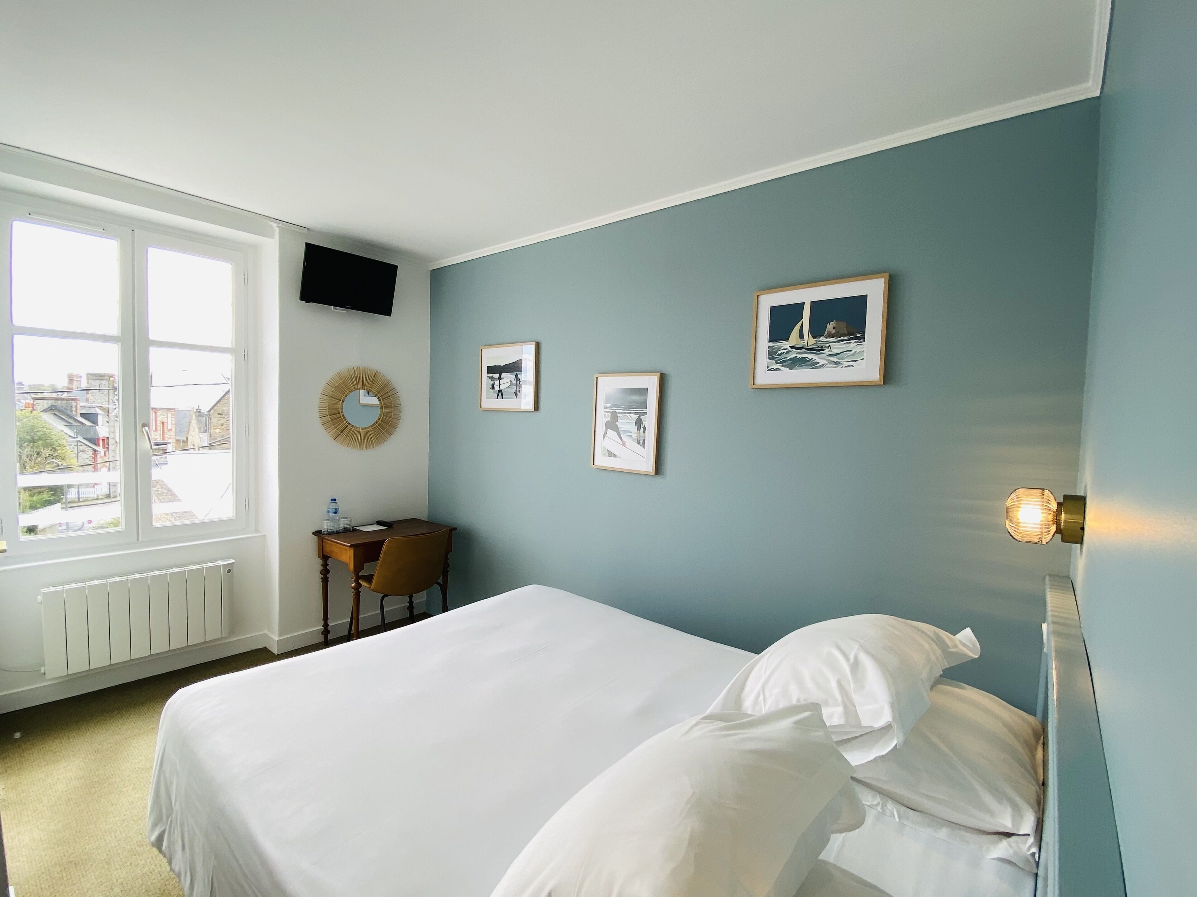 standard single room | premium bedding, desk, blackout curtains, soundproofing