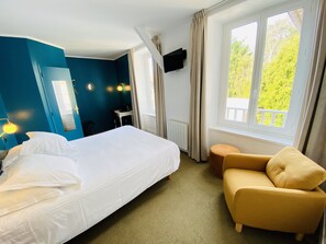 Comfort-Doppelzimmer | Hochwertige Bettwaren, Schreibtisch, Verdunkelungsvorhänge