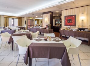 Frokostbuffé hver dag (EUR 8 per person)