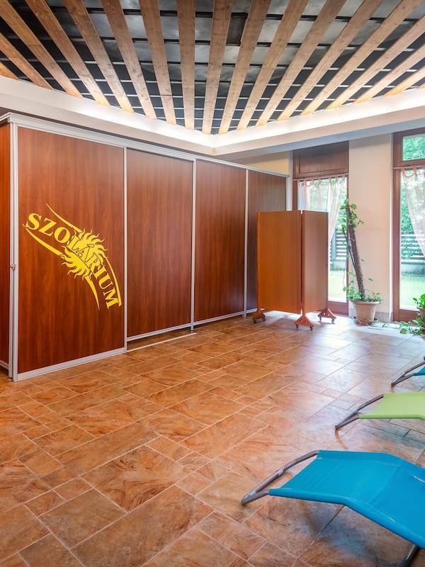 Sauna, hot tub, steam room, body treatments, hydrotherapy