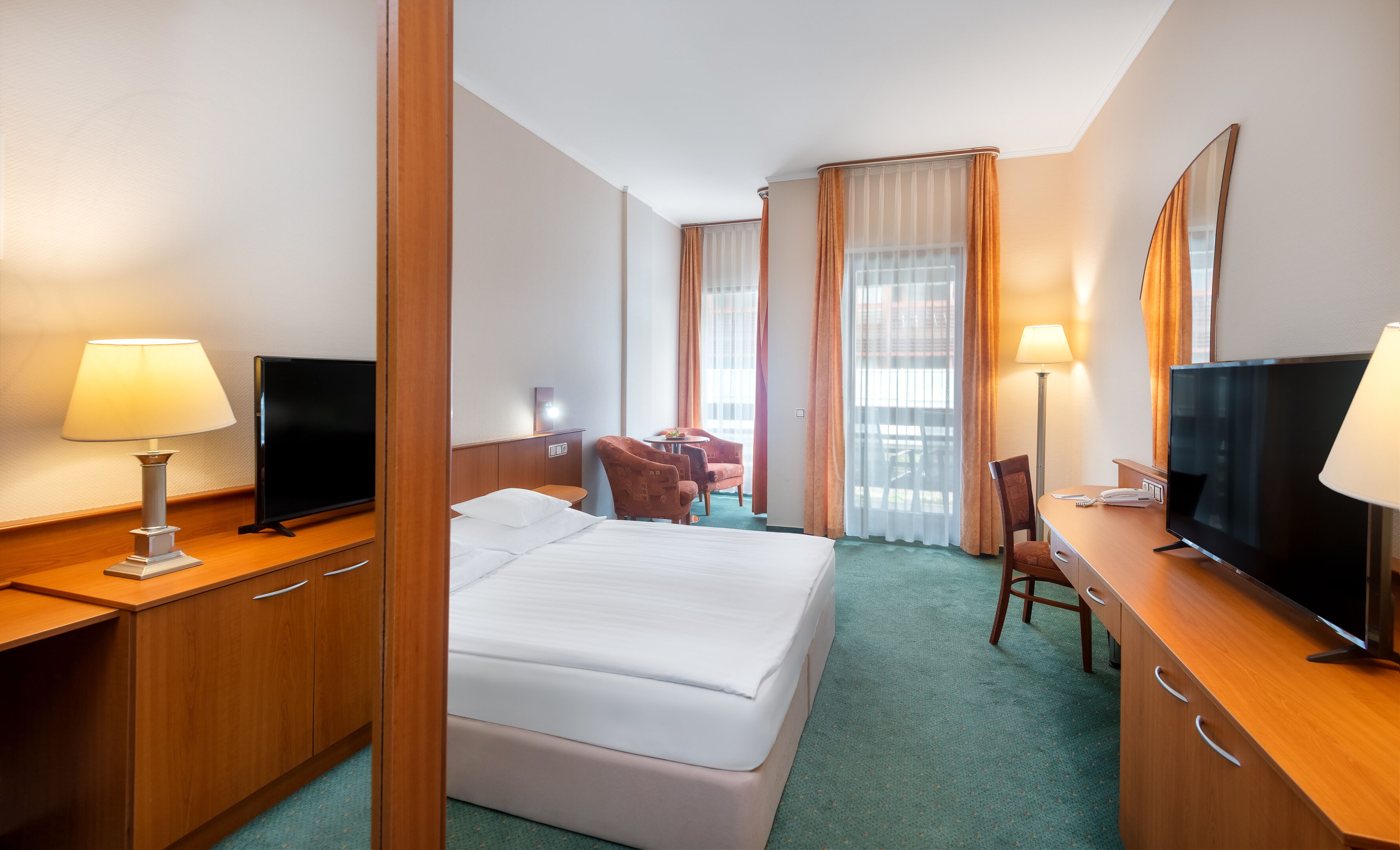 standard double room, balcony | minibar, in-room safe, desk, blackout curtains