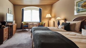 Pillowtop-patjalliset sängyt, ilmaiset minibaarituotteet