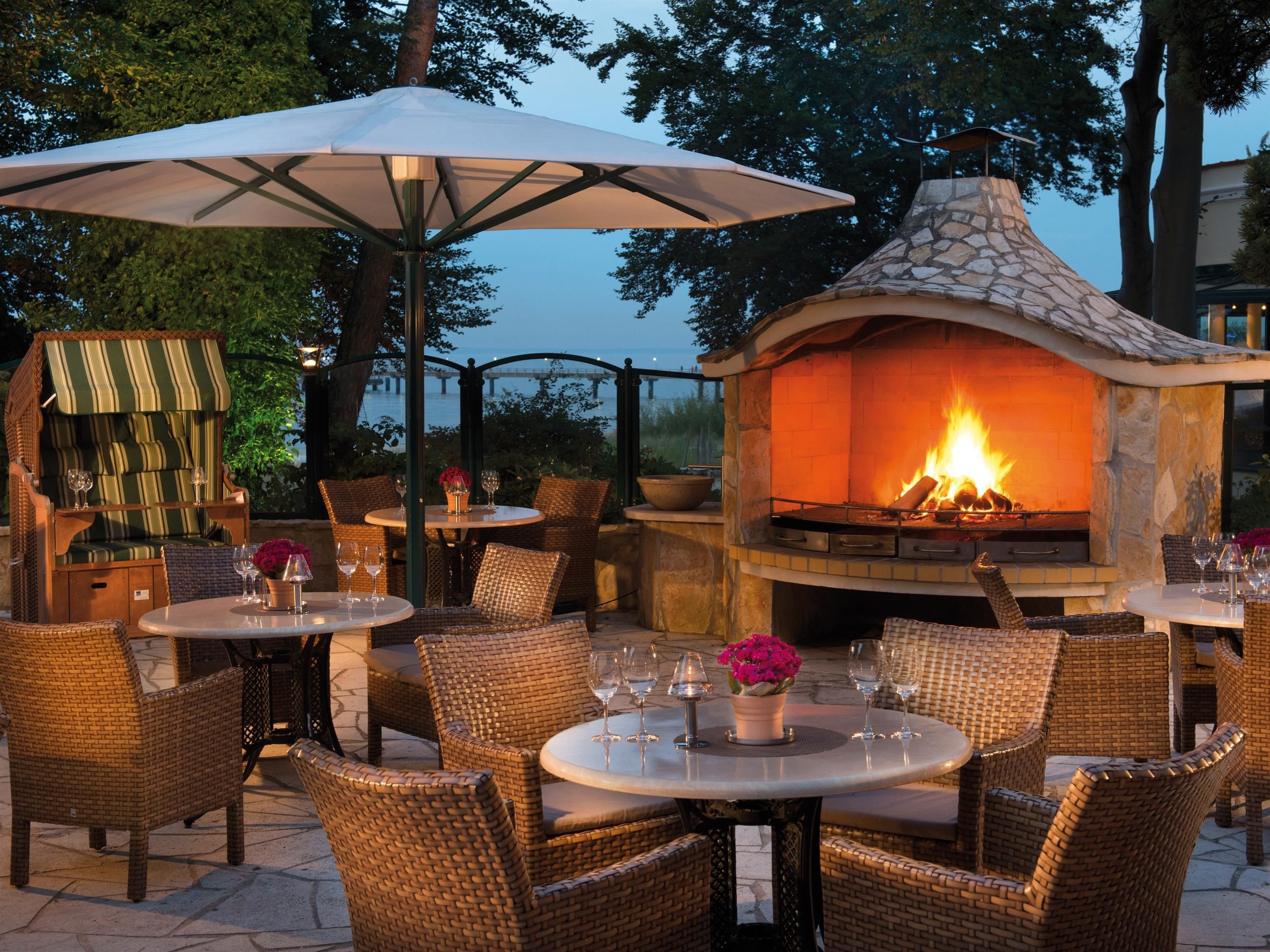 2 restaurants, breakfast, lunch, dinner served; regional cuisine