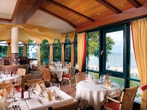 2 restaurants, breakfast, lunch, dinner served; Regional cuisine