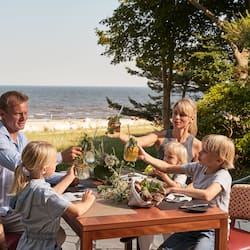 2 restaurants, breakfast, lunch, dinner served; Regional cuisine