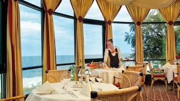 2 restaurants servant le petit déjeuner, spécialités Cuisine régionale