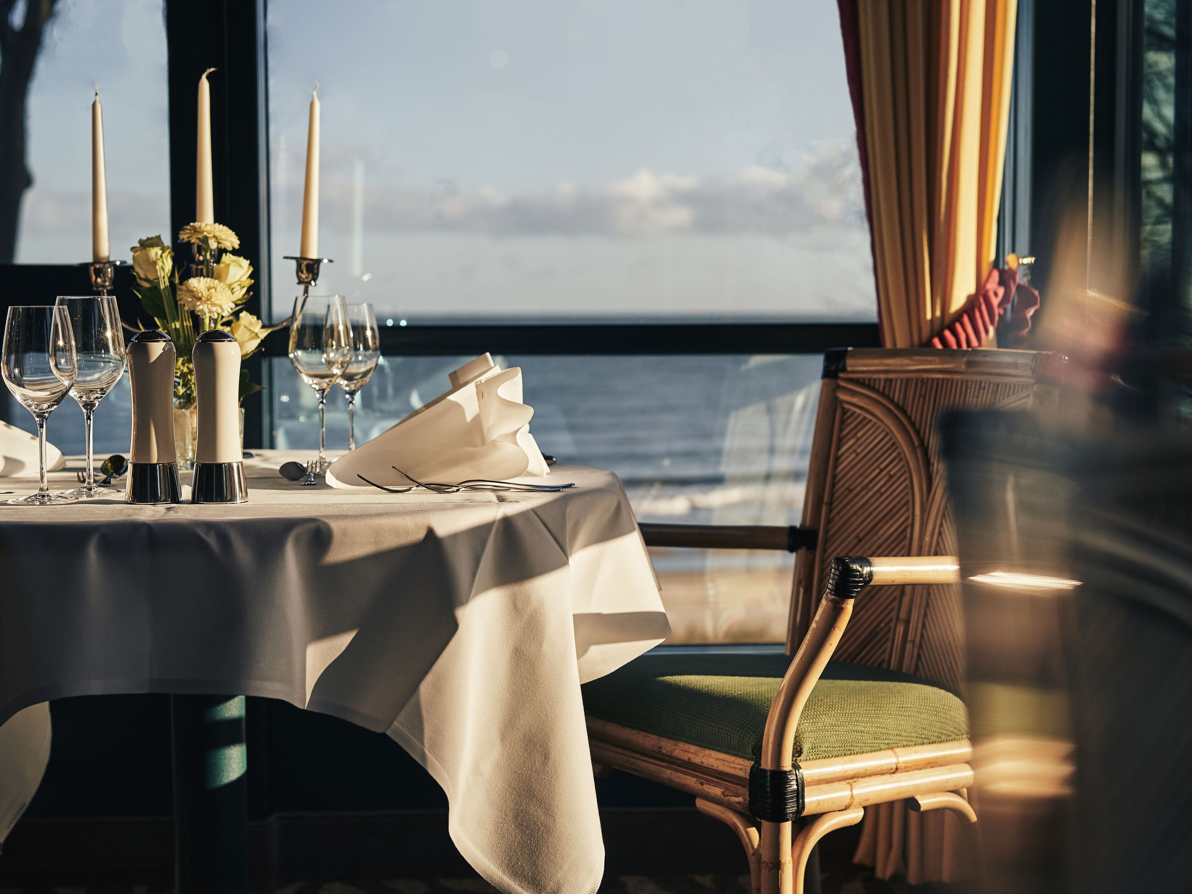 2 restaurants, breakfast, lunch, dinner served; regional cuisine