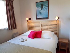 1 sovrum, mörkläggningsgardiner, ljudisolering och sängkläder