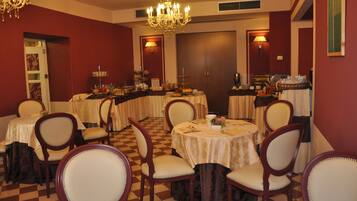 Tägliches inbegriffenes großes Frühstück