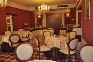 Colazione completa inclusa, servita tutte le mattine