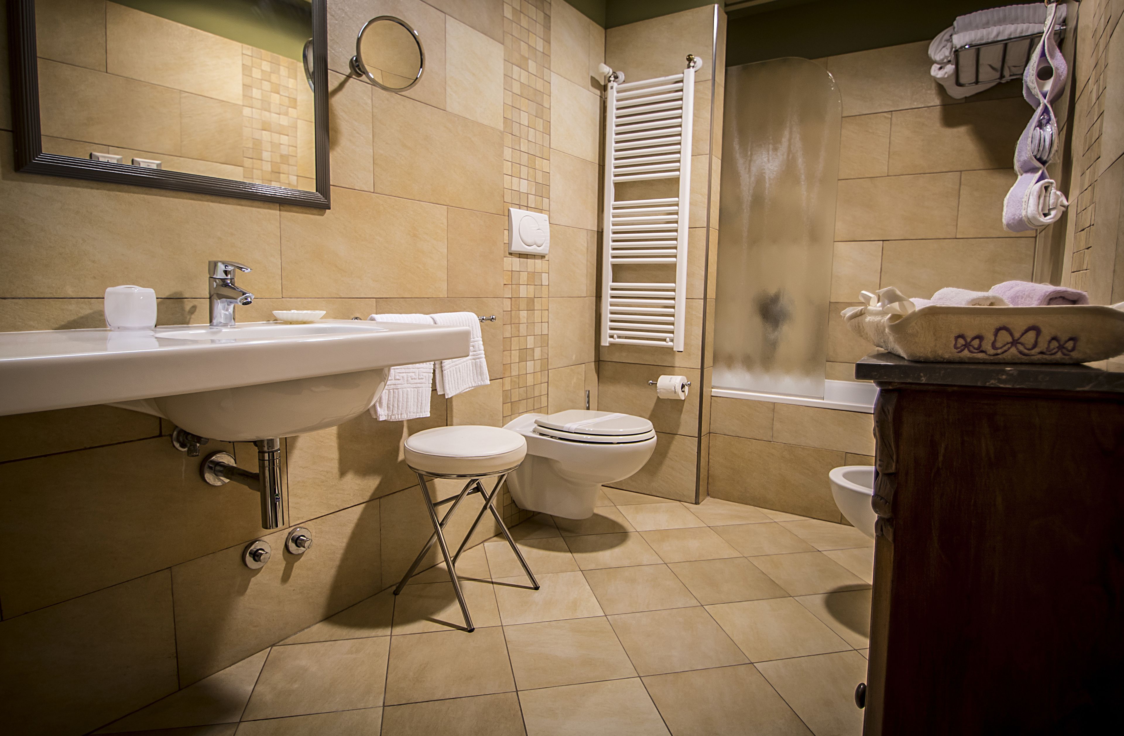superior double room | bathroom | free toiletries, hair dryer, bathrobes, slippers