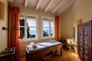 Couples treatment rooms, sauna, hot tub, hot springs, Turkish bath