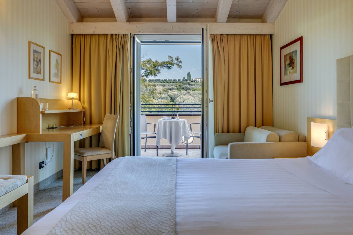 comfort double or twin room, balcony | premium bedding, down duvets, minibar, in-room safe