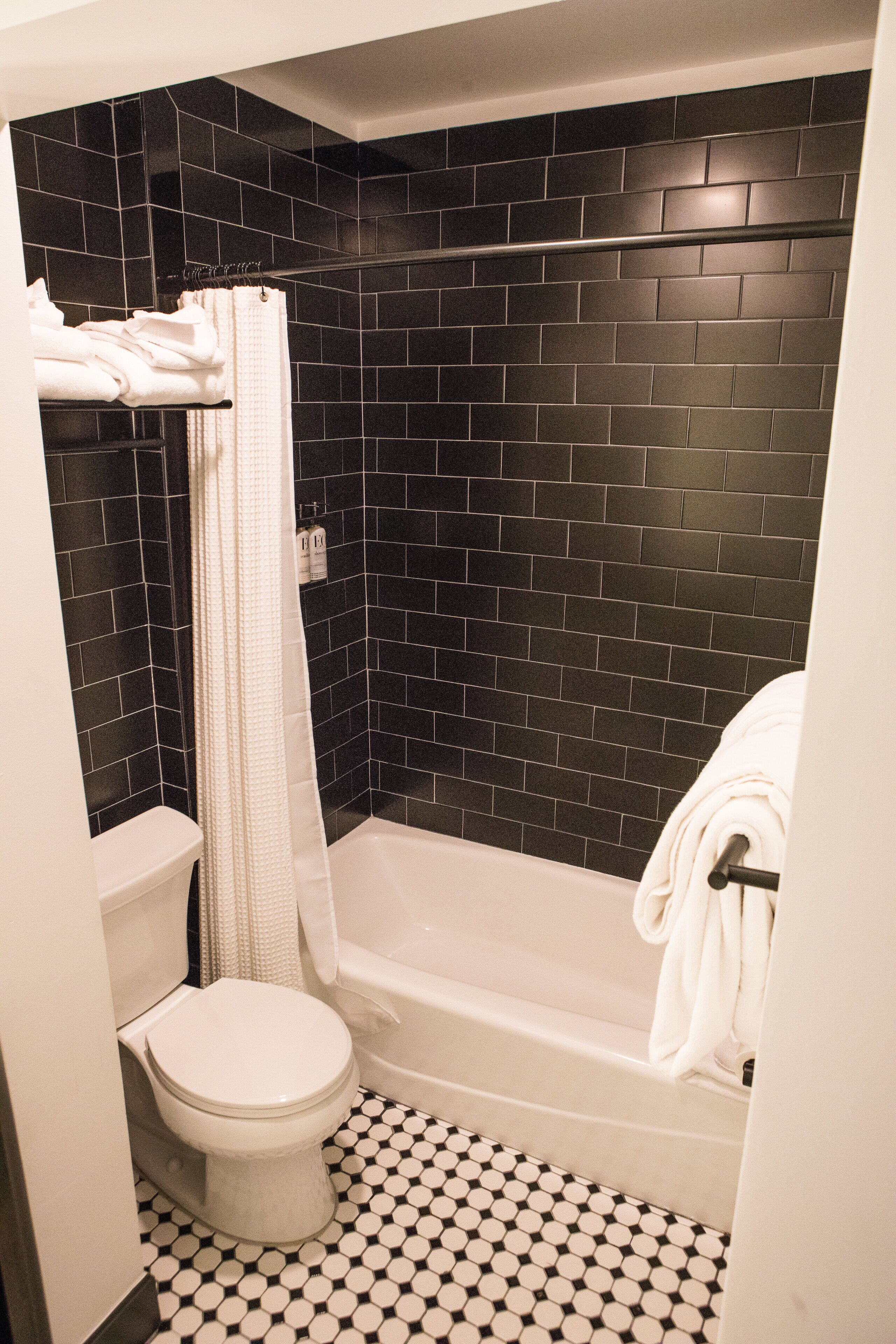 suite, multiple beds (trekker) | bathroom | combined shower/bathtub, free toiletries, hair dryer, towels